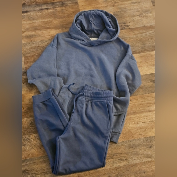 Sweatsuit - Picture 3 of 8